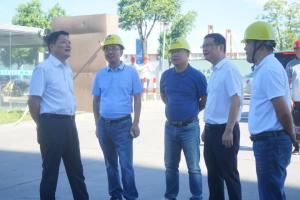 集團黨委書記、董事長周建新一行赴工地慰問公司高溫下堅守崗位的建設