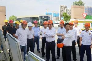 市委常委、常務(wù)副市長(zhǎng)楊六順一行調(diào)研公司壟上花苑項(xiàng)目施工安全情況